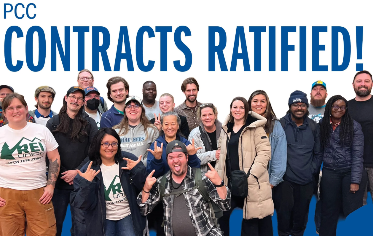 UFCW members pose for a group photo.