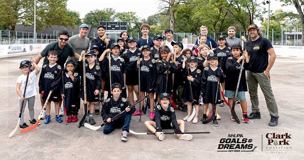 NHLPA Goals & Dreams representatives and Clark Park Coalition children pose for a group picture.